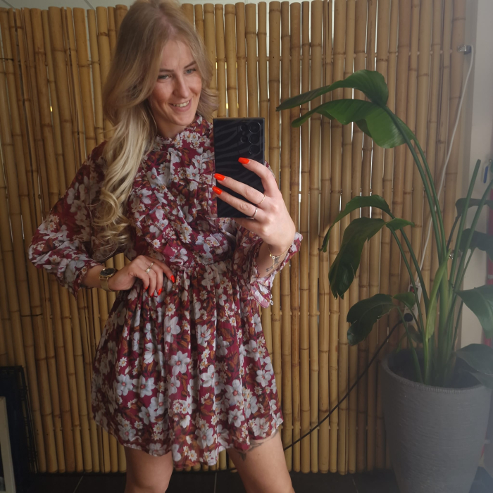 Dress flower rood